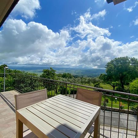 Casa Vacanze La Pineta Монтальчино Экстерьер фото